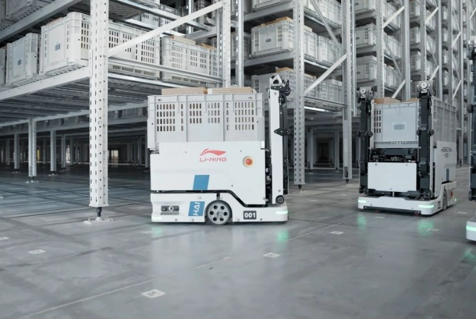 李宁: 多次复购！闪攀机器人引领运动品牌自动化仓库升级新潮流